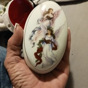 Trinket box porcelain